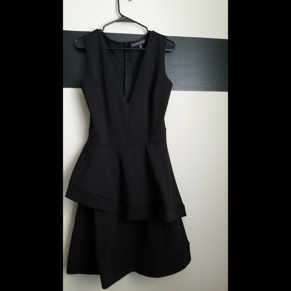 NEW LISTING!! BLACK V NECK RUFFLED HEM DRESS - Picture 3 of 11
